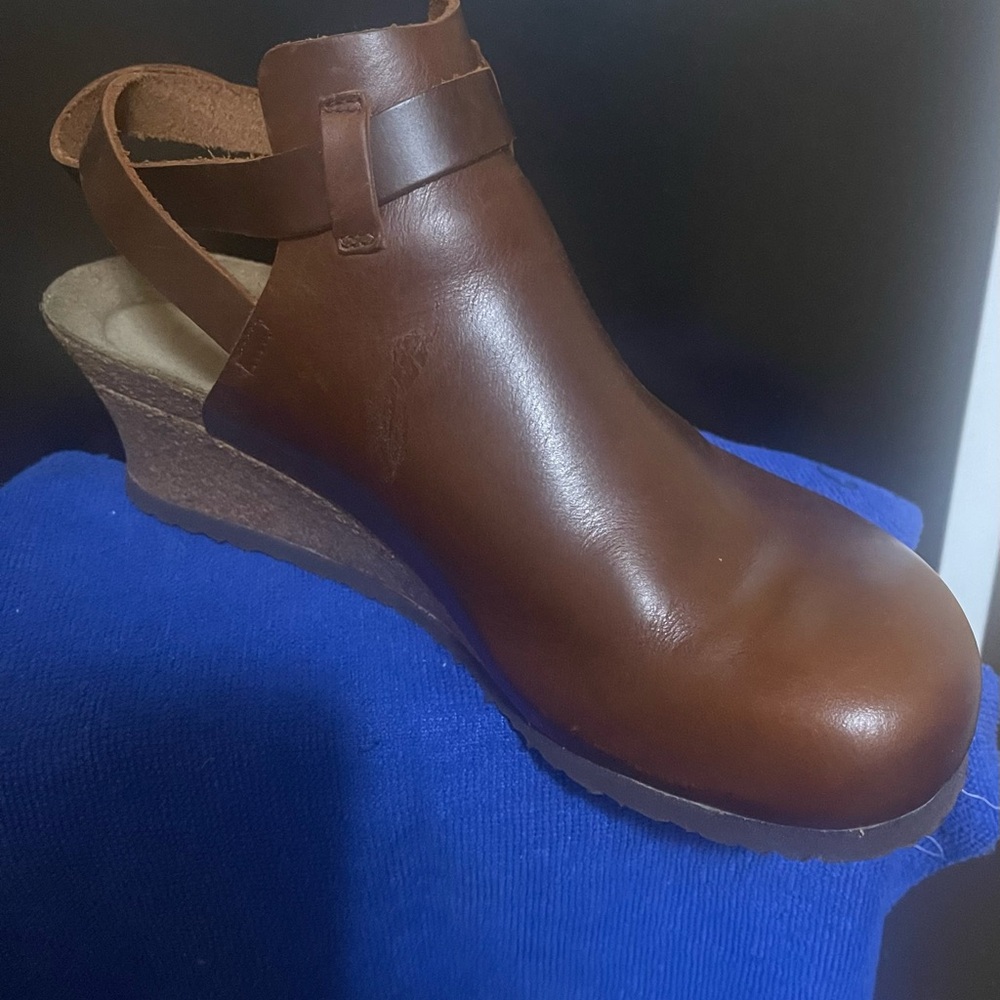 Brown leather Birkenstock clog.